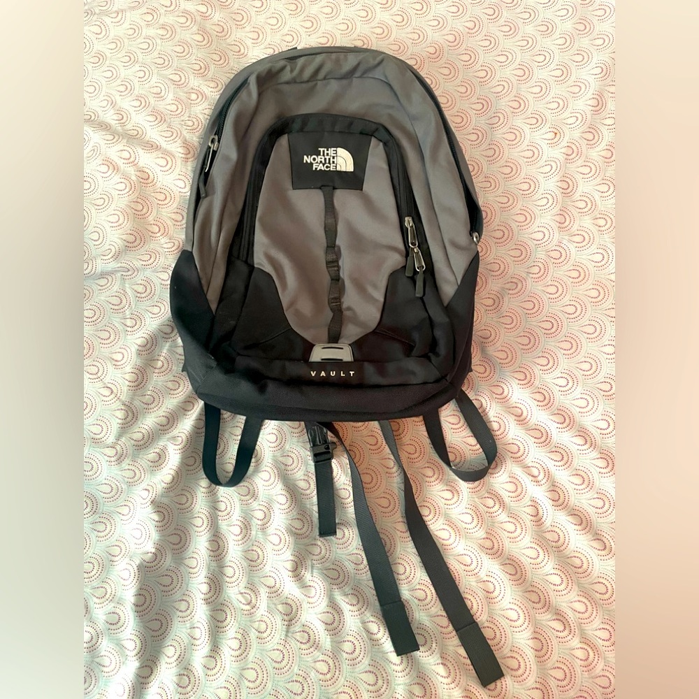The North Face backpack Great conditions!

Great for school and very comfortable